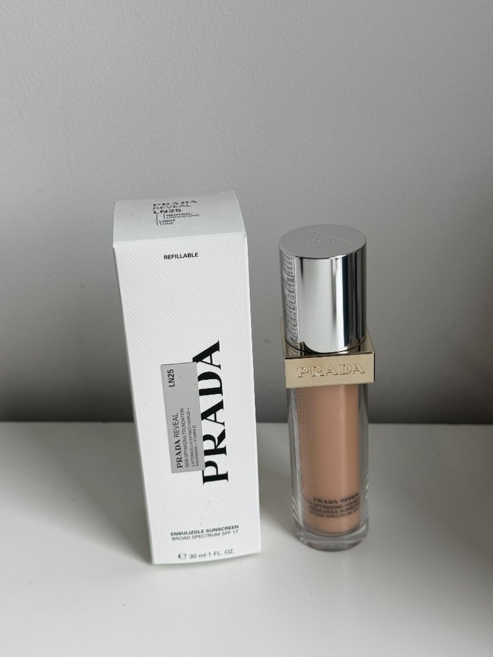 NWT Prada Reveal Skin Optimizing Foundation LN25
